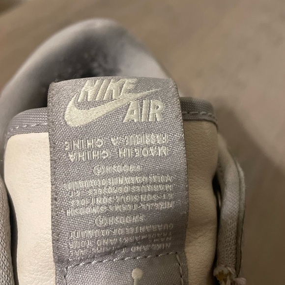 Air Jordan 1 Retro Low Slip Women's Shoes (AV3918-005 Atmosphere Grey Pale Ivory - Picture 7 of 8